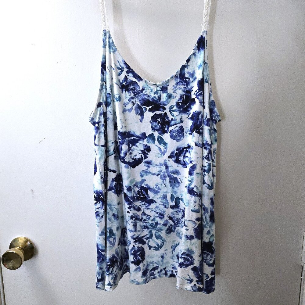 Torrid Size 0 Blue And White Floral SUPER Soft Swing Cami